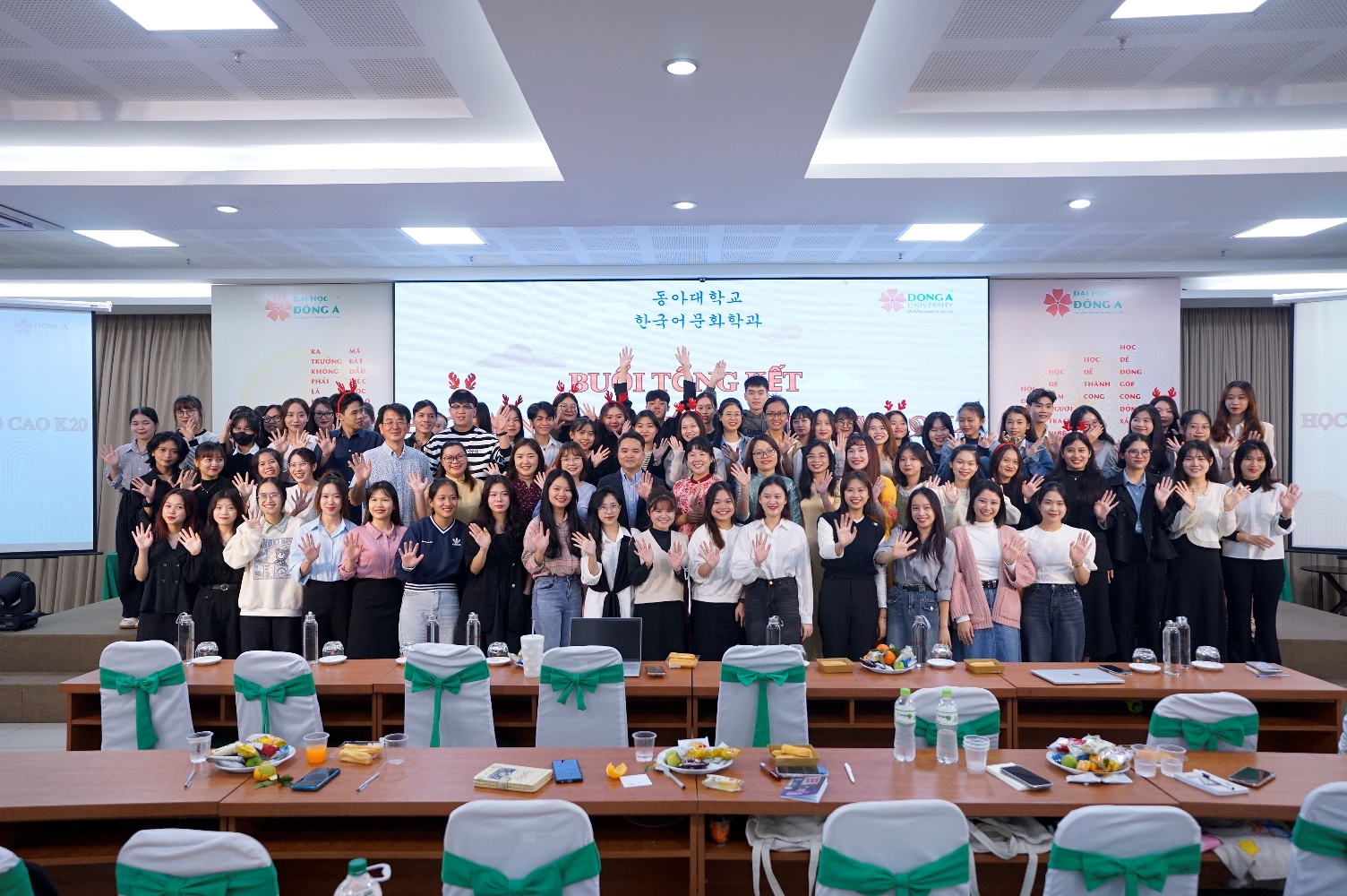 Students from the Faculty of Korean Language and Culture have participated in the direct translation and interpretation event.